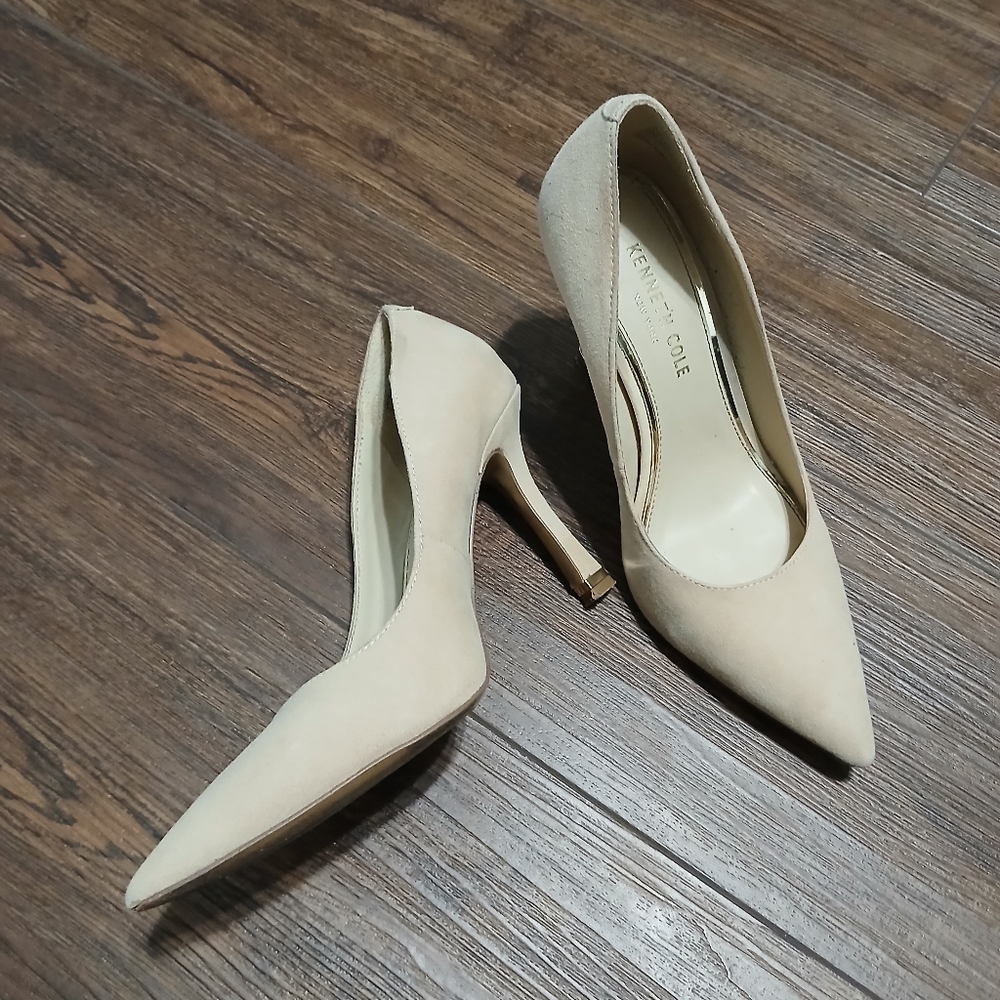 Kenneth Cole Nude Suede Pointed Toe Heel